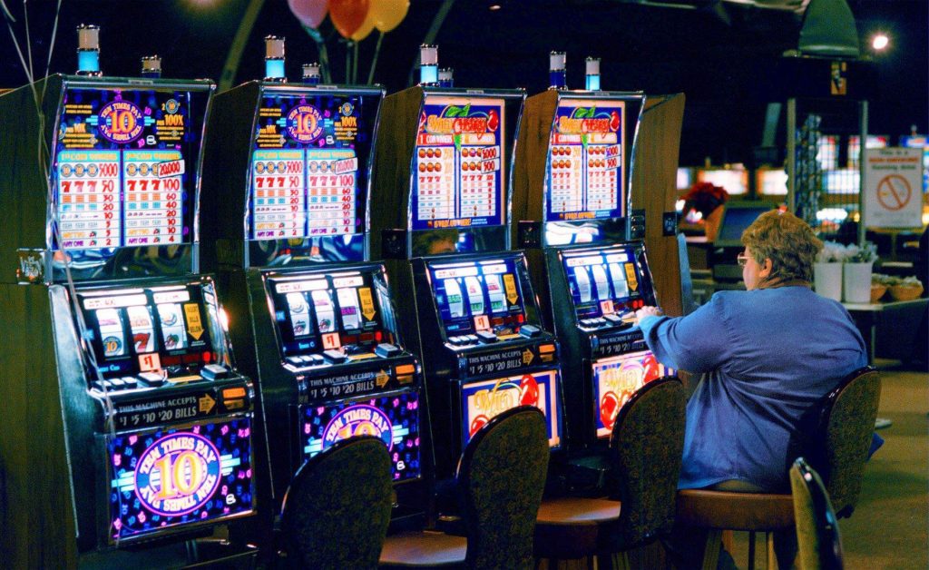 Playing Casino Slot Machines